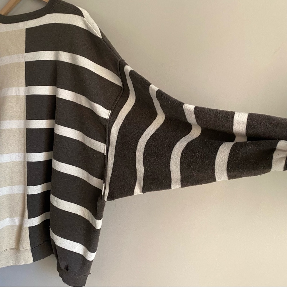 Free People Uptown Oversized Gray & Cream Striped Pullover Sweatshirt EUC Small - Picture 8 of 12